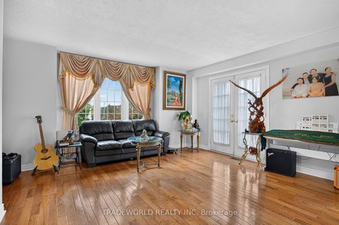 Photo 15 at 68 Grand Valley Boulevard, Vellore Village, Vaughan