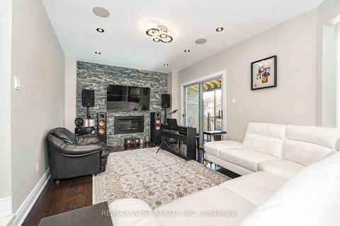 Photo 3 at 67 Dawlish Avenue, Aurora Highlands, Aurora