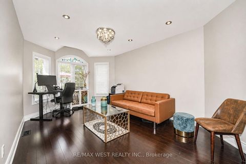 Photo 10 at 67 Dawlish Avenue, Aurora Highlands, Aurora