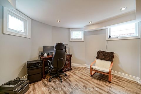 Photo 15 at 67 Dawlish Avenue, Aurora Highlands, Aurora