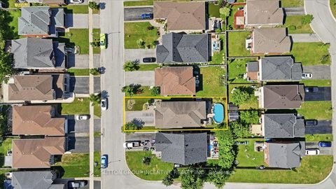 Photo 2 at 17 White Crescent, Holly, Barrie