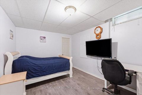 Photo 32 at 17 White Crescent, Holly, Barrie