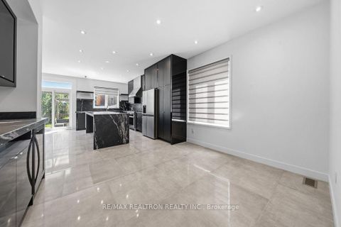 Photo 5 at 55 Headwind Boulevard, Vellore Village, Vaughan