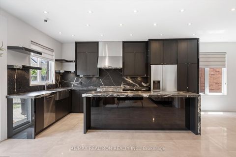 Photo 7 at 55 Headwind Boulevard, Vellore Village, Vaughan