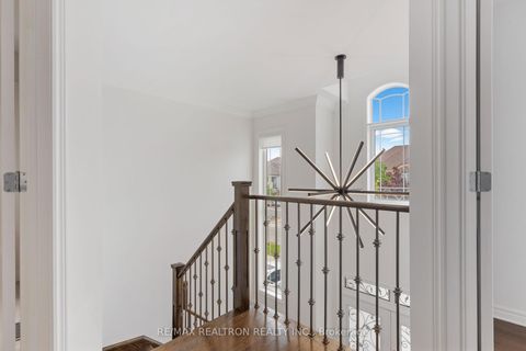 Photo 11 at 55 Headwind Boulevard, Vellore Village, Vaughan