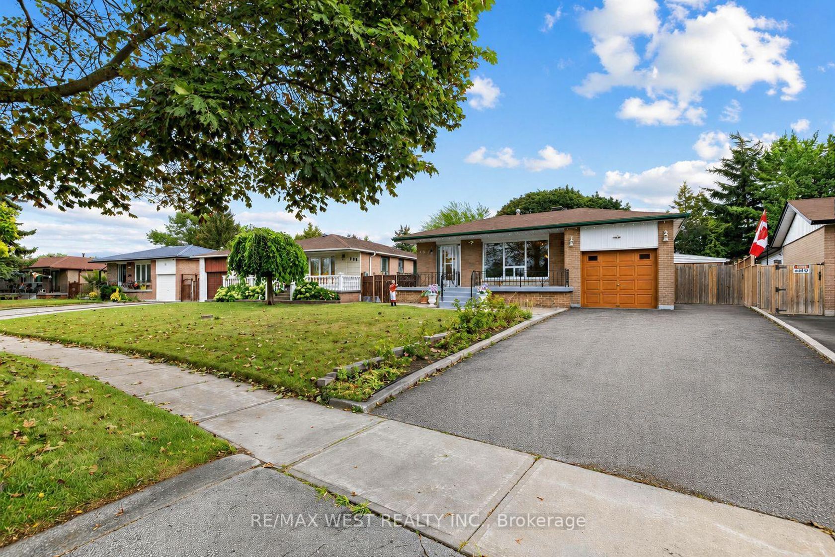 407 Brimorton Drive, Woburn, Toronto photo 4