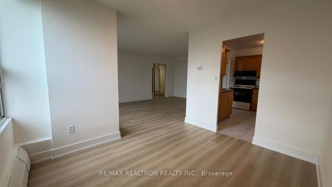 Photo 7 at 903 - 15 Vicora Linkway, Flemingdon Park, Toronto