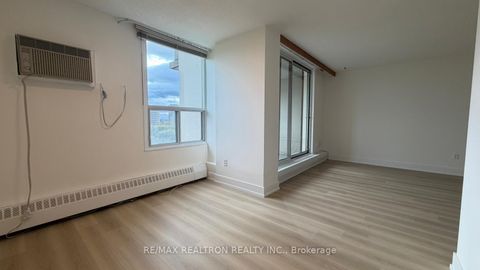 Photo 8 at 903 - 15 Vicora Linkway, Flemingdon Park, Toronto