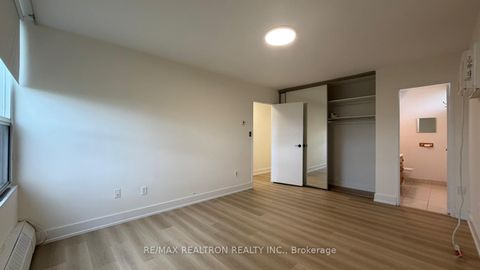 Photo 12 at 903 - 15 Vicora Linkway, Flemingdon Park, Toronto
