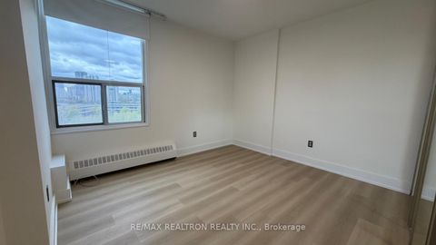 Photo 16 at 903 - 15 Vicora Linkway, Flemingdon Park, Toronto