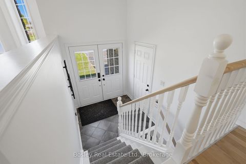 Photo 2 at 208 Lamont Court, Stayner, Clearview
