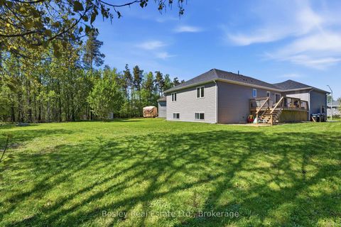 Photo 32 at 208 Lamont Court, Stayner, Clearview