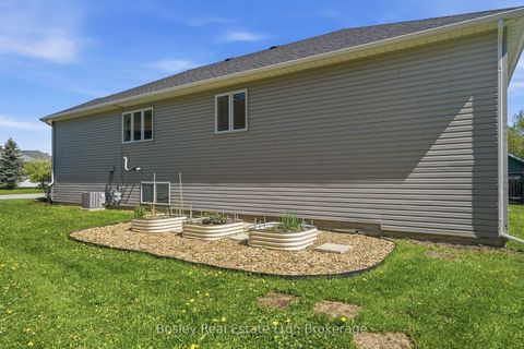 Photo 35 at 208 Lamont Court, Stayner, Clearview