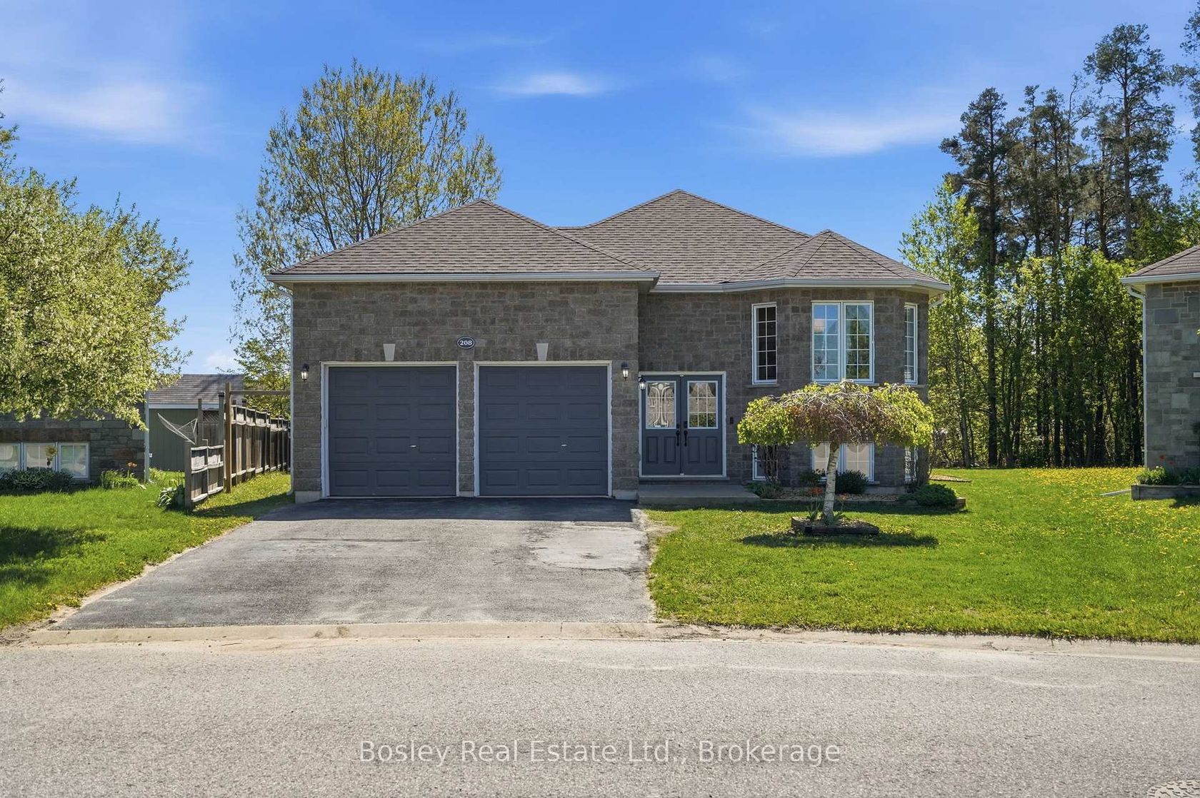 208 Lamont Court, Stayner, Clearview photo number 2
