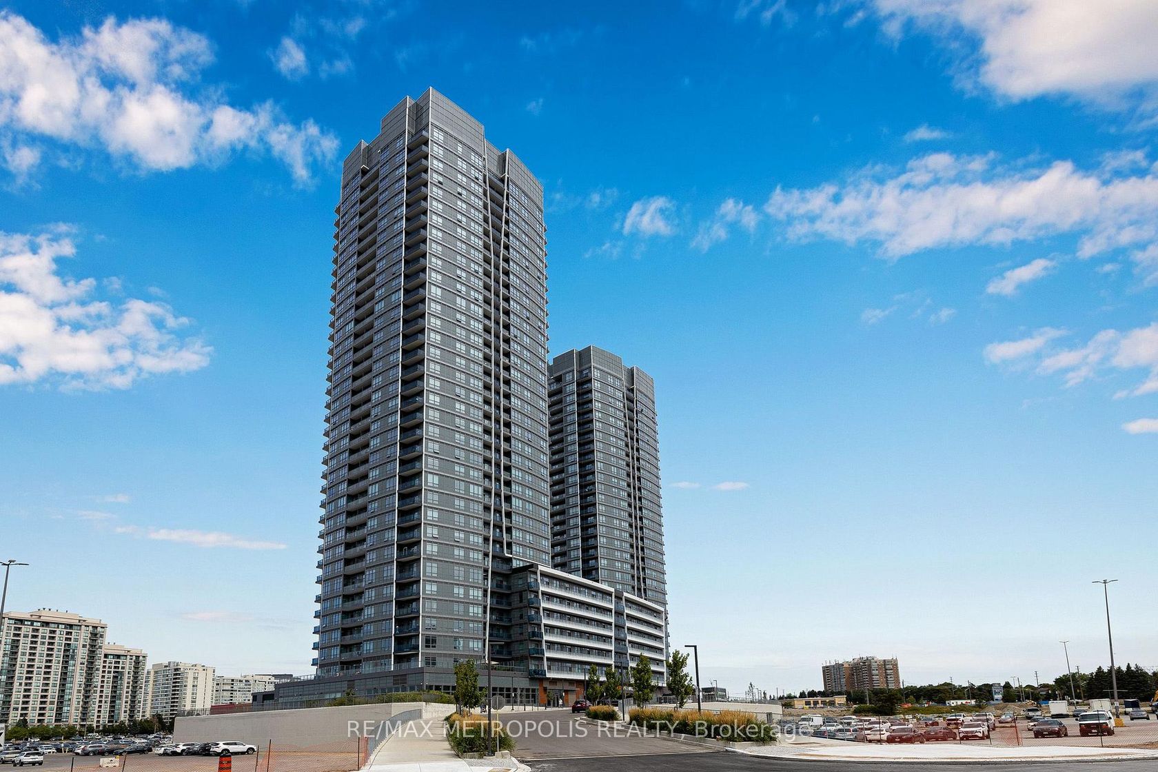 2504 - 30 Upper Mall Way, Brownridge, Vaughan photo number 2