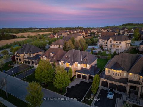 Photo 1 at 233 Carisbrooke Circle, Bayview Southeast, Aurora
