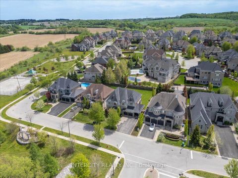Photo 2 at 233 Carisbrooke Circle, Bayview Southeast, Aurora