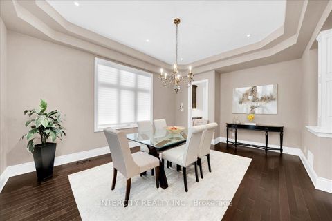 Photo 6 at 233 Carisbrooke Circle, Bayview Southeast, Aurora