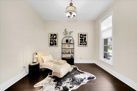 Photo 8 at 233 Carisbrooke Circle, Bayview Southeast, Aurora