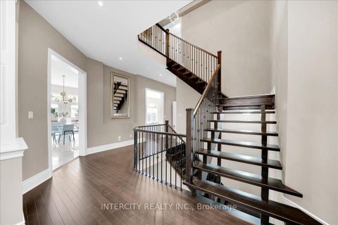 Photo 10 at 233 Carisbrooke Circle, Bayview Southeast, Aurora