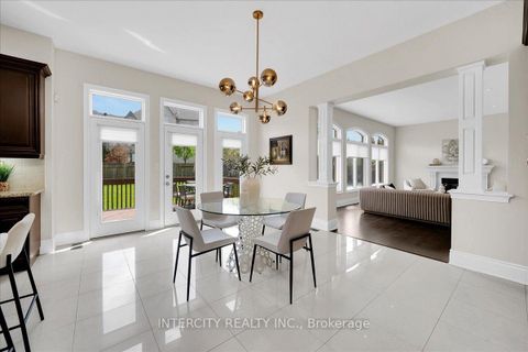 Photo 18 at 233 Carisbrooke Circle, Bayview Southeast, Aurora