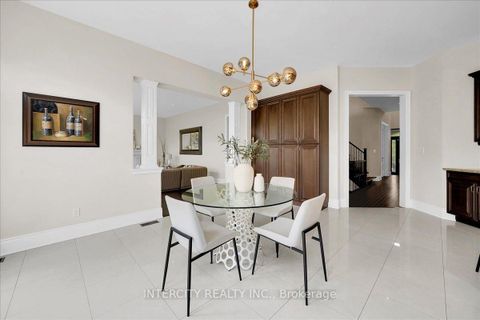 Photo 19 at 233 Carisbrooke Circle, Bayview Southeast, Aurora