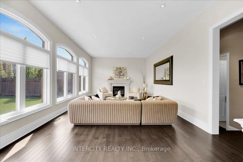 Photo 20 at 233 Carisbrooke Circle, Bayview Southeast, Aurora