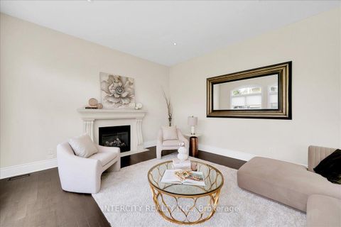 Photo 21 at 233 Carisbrooke Circle, Bayview Southeast, Aurora