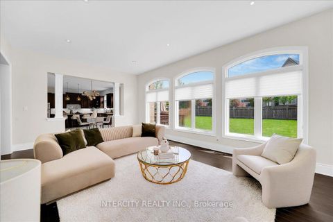 Photo 22 at 233 Carisbrooke Circle, Bayview Southeast, Aurora