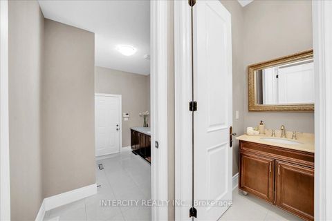 Photo 23 at 233 Carisbrooke Circle, Bayview Southeast, Aurora