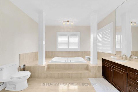 Photo 31 at 233 Carisbrooke Circle, Bayview Southeast, Aurora