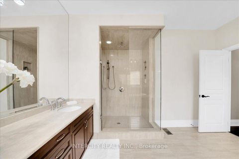 Photo 32 at 233 Carisbrooke Circle, Bayview Southeast, Aurora