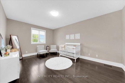 Photo 33 at 233 Carisbrooke Circle, Bayview Southeast, Aurora