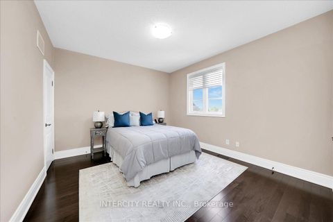 Photo 36 at 233 Carisbrooke Circle, Bayview Southeast, Aurora