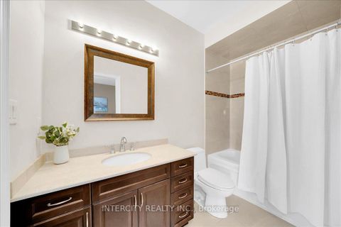 Photo 37 at 233 Carisbrooke Circle, Bayview Southeast, Aurora