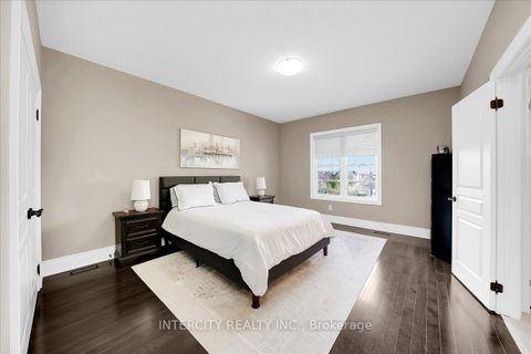 Photo 39 at 233 Carisbrooke Circle, Bayview Southeast, Aurora