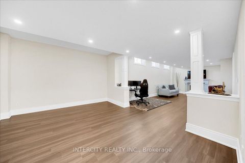 Photo 43 at 233 Carisbrooke Circle, Bayview Southeast, Aurora