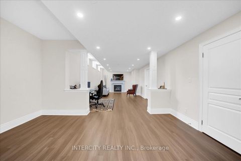 Photo 44 at 233 Carisbrooke Circle, Bayview Southeast, Aurora