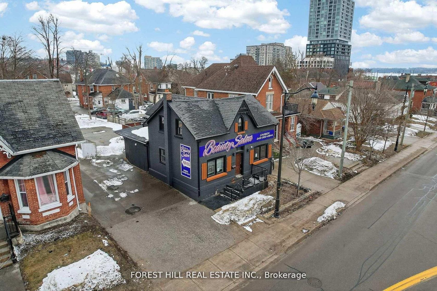 89 Toronto Street, City Centre, Barrie photo number 2