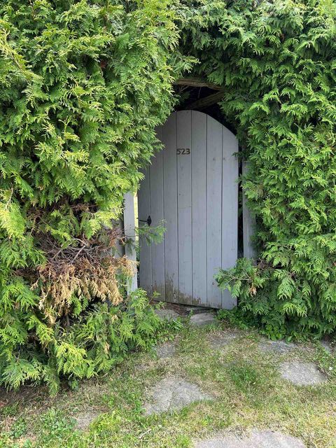 Photo 5 at 523 Lake Drive E, Historic Lakeshore Communities, Georgina