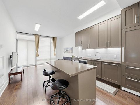 Photo 11 at 732 - 39 Queens Quay E, Waterfront Communities C8, Toronto