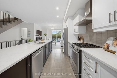 Photo 13 at 332 Laplante Street, Summerhill Estates, Newmarket