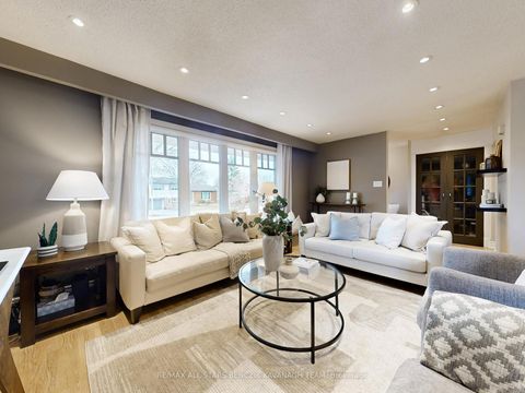 Photo 3 at 30 Sir Caradoc Place, Markham Village, Markham