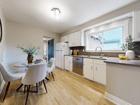 Photo 6 at 30 Sir Caradoc Place, Markham Village, Markham
