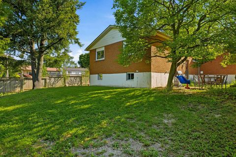 Photo 20 at 30 Sir Caradoc Place, Markham Village, Markham