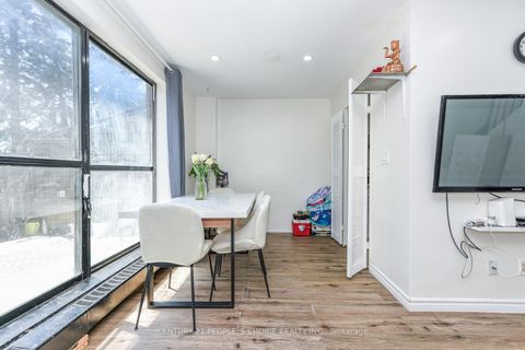 Photo 11 at 108 - 10 Eddystone Avenue, Jane Heights, Toronto