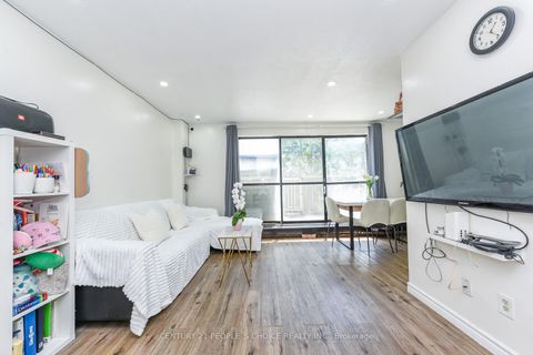 Photo 13 at 108 - 10 Eddystone Avenue, Jane Heights, Toronto