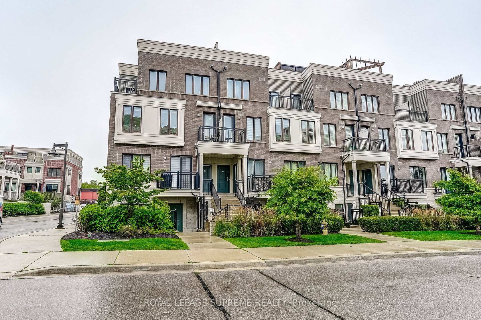36 - 70 Eastwood Park Garden, Long Branch, Toronto photo number 2