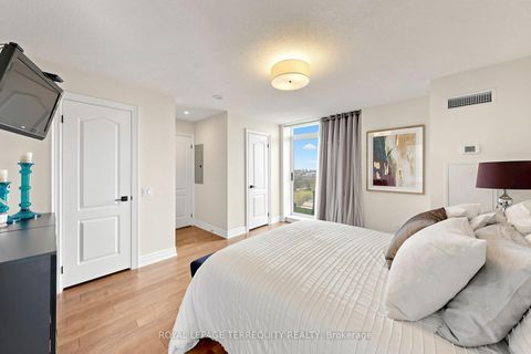 Photo 10 at LPH 1 - 2 Clairtrell Road, Willowdale East, Toronto
