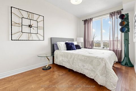 Photo 13 at LPH 1 - 2 Clairtrell Road, Willowdale East, Toronto